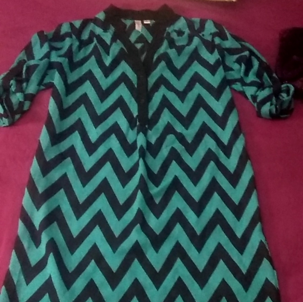 Tecera Women's Teal & Black Chevron Print Quarter Sleeve V-neck Tunic